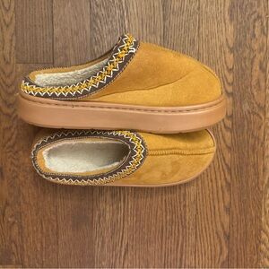 🌼3/$24 Cozy Tan Suede Women's Slippers
